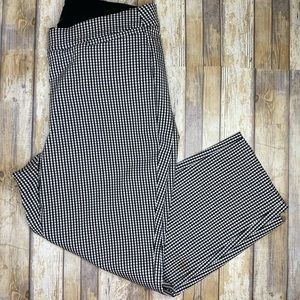$5 SALE Lane Bryant Black/White Checkered Capri 20